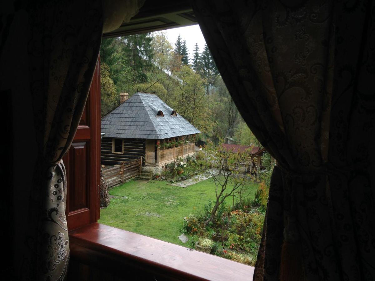 Pensiunea Agroturistica Casa Colinita Vatra Moldoviţei Exteriör bild