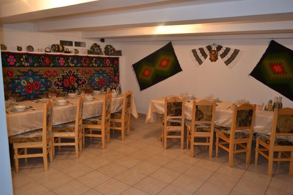 Pensiunea Agroturistica Casa Colinita Vatra Moldoviţei Exteriör bild