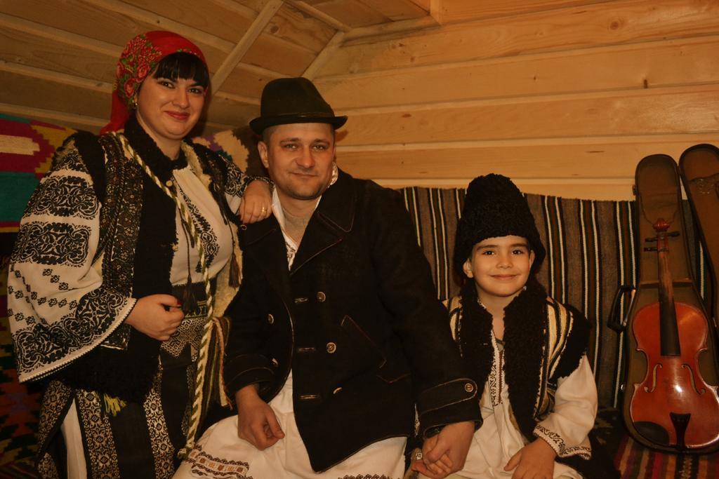 Pensiunea Agroturistica Casa Colinita Vatra Moldoviţei Exteriör bild