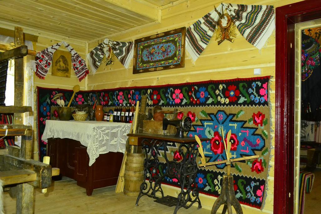 Pensiunea Agroturistica Casa Colinita Vatra Moldoviţei Exteriör bild
