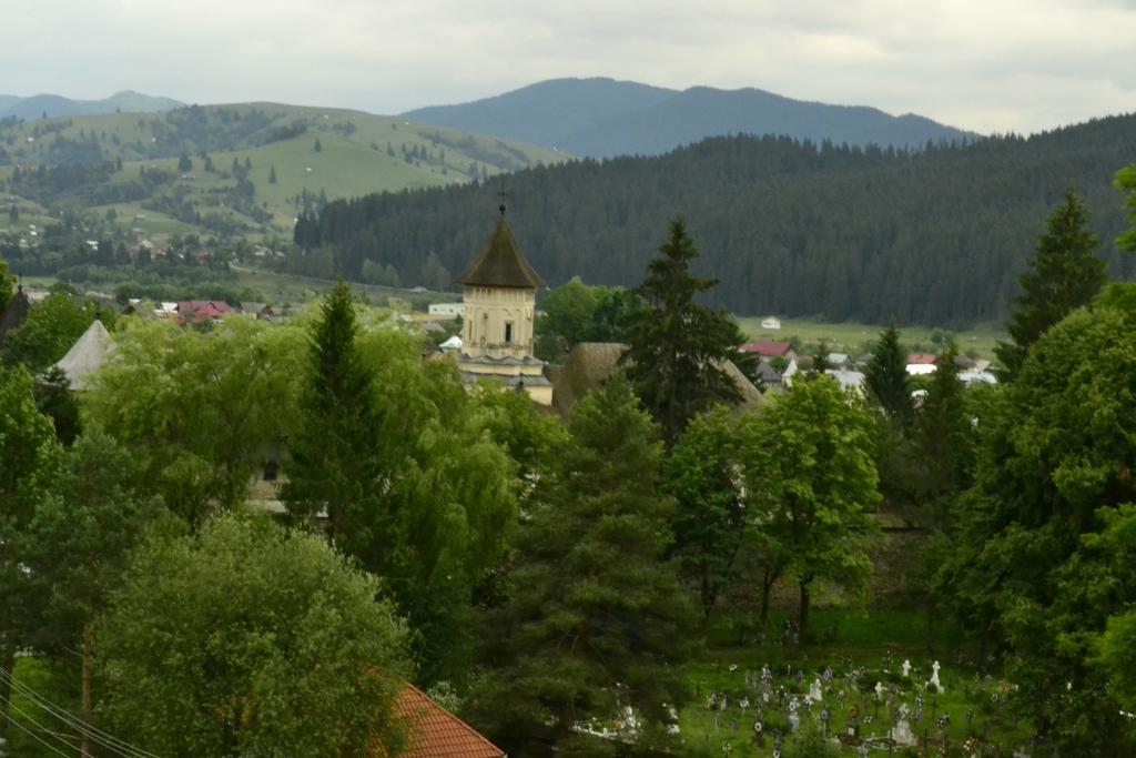 Pensiunea Agroturistica Casa Colinita Vatra Moldoviţei Exteriör bild