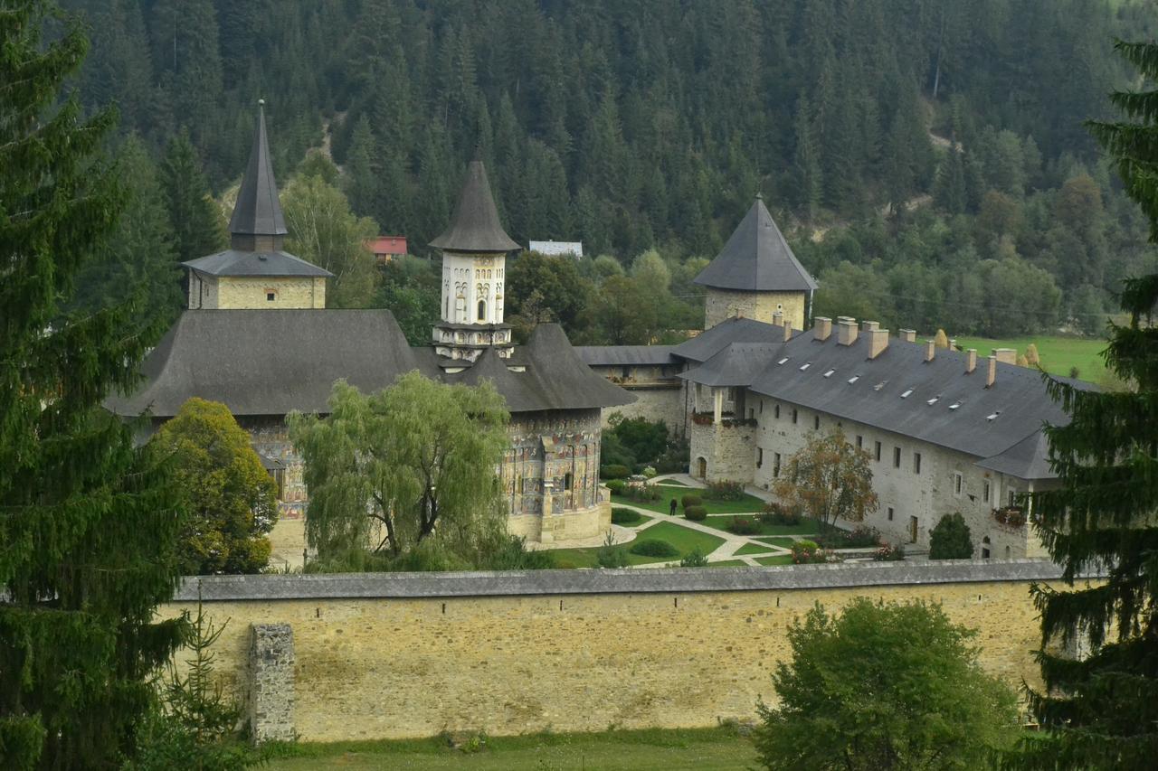 Pensiunea Agroturistica Casa Colinita Vatra Moldoviţei Exteriör bild